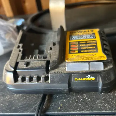 12V/20V Lithium-Ion battery charger