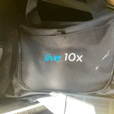 Live10x duffel bag