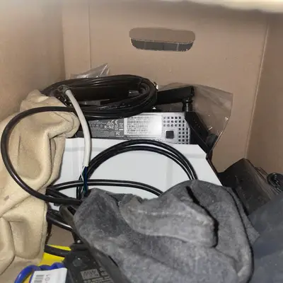 Box of mixed electronics & cables