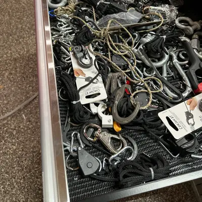 Ropes, tie-downs & carabiners