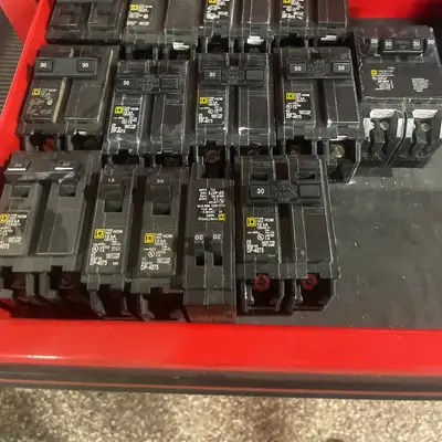Assorted Square D Homeline circuit breakers