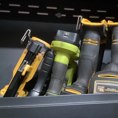 Cordless staple guns