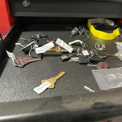 Assorted keys (several labeled)