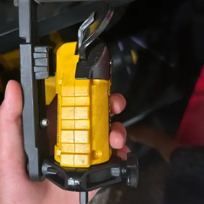 Self-leveling laser level