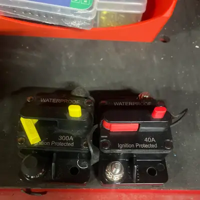 40A resettable circuit breaker (waterproof, ignition-protected)