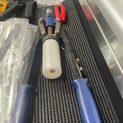 Hand roller tool