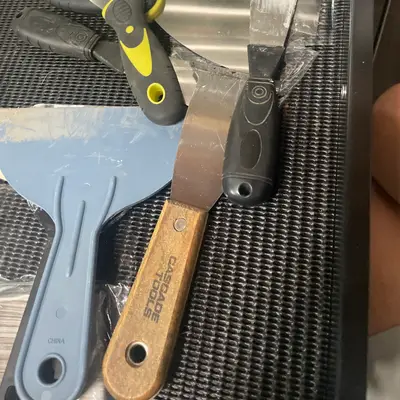 Putty knives and scrapers (lot)