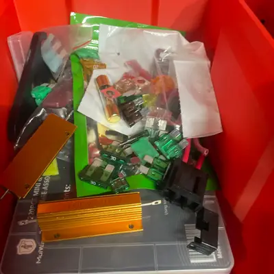 Automotive fuse assortment & fuse holders (bin)